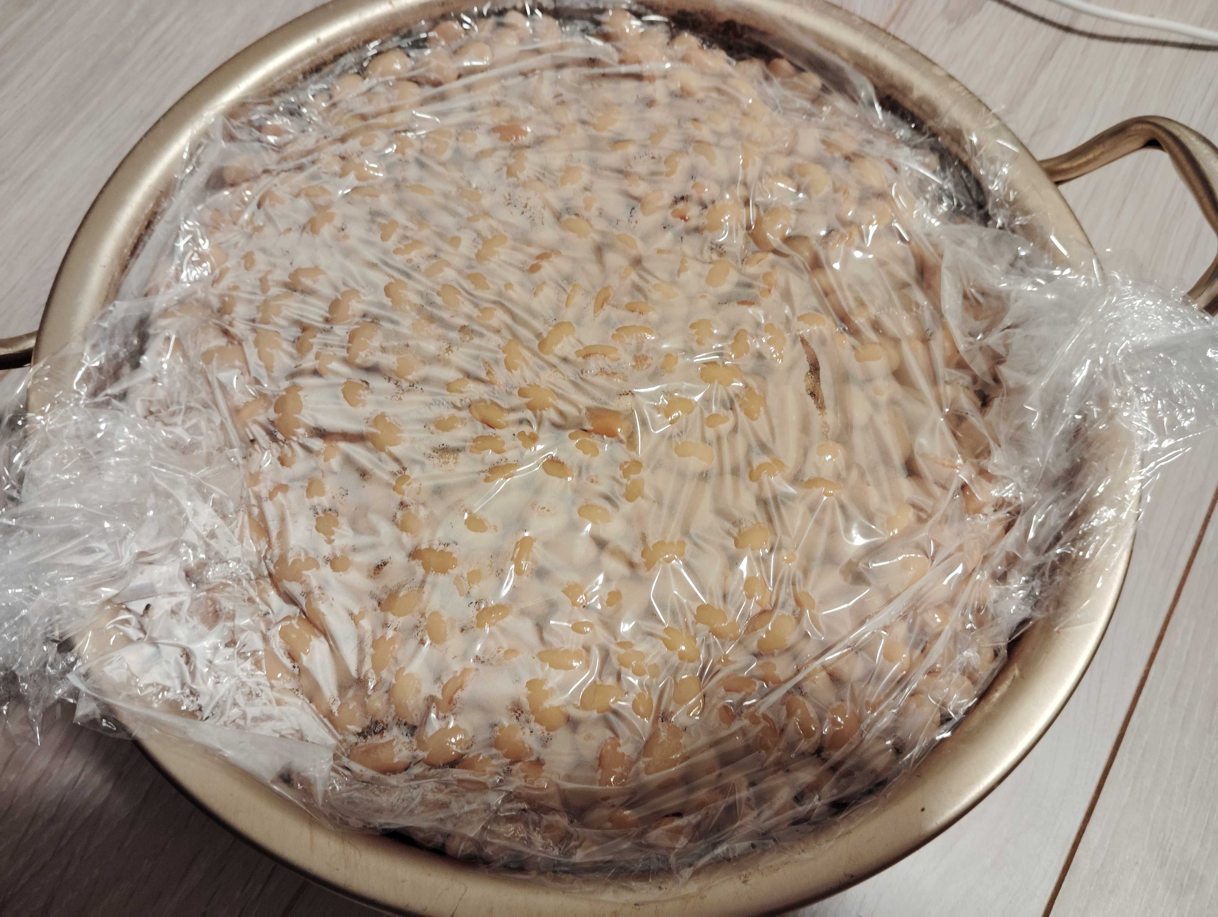 アルミ鍋にラップをかけた状態