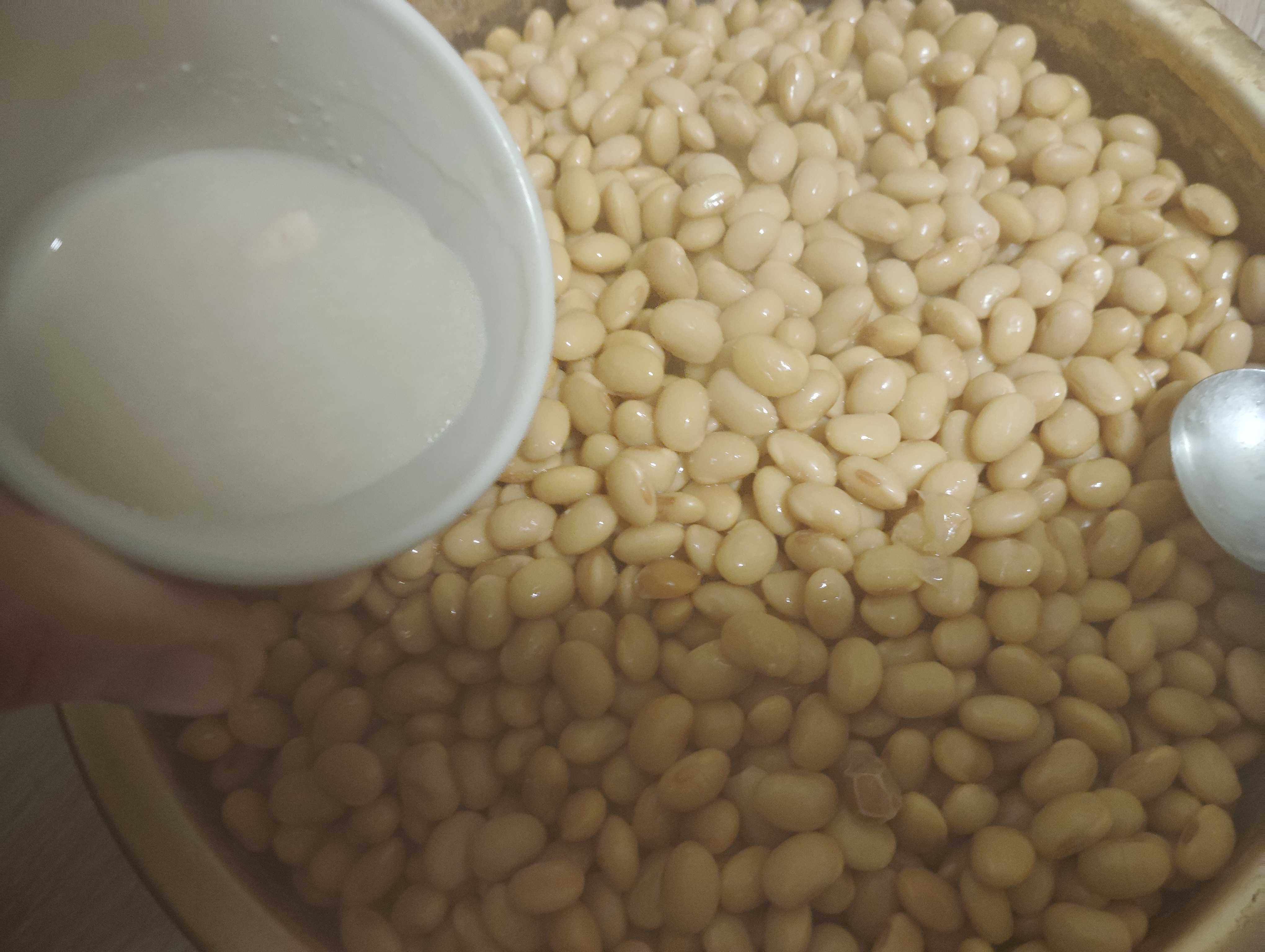 納豆菌を入れる瞬間