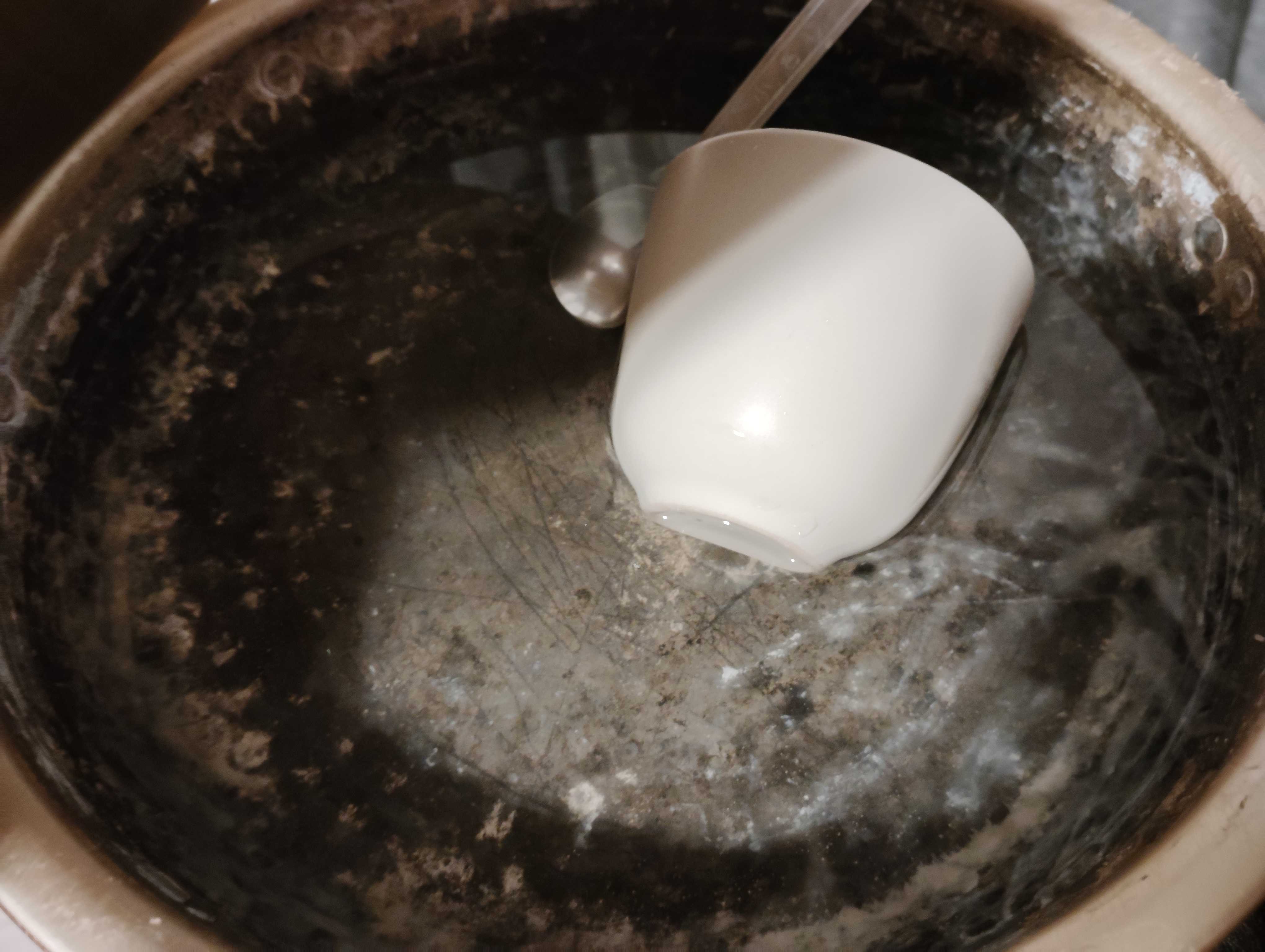 アルミ鍋とスプーンをまとめて煮沸消毒すると楽