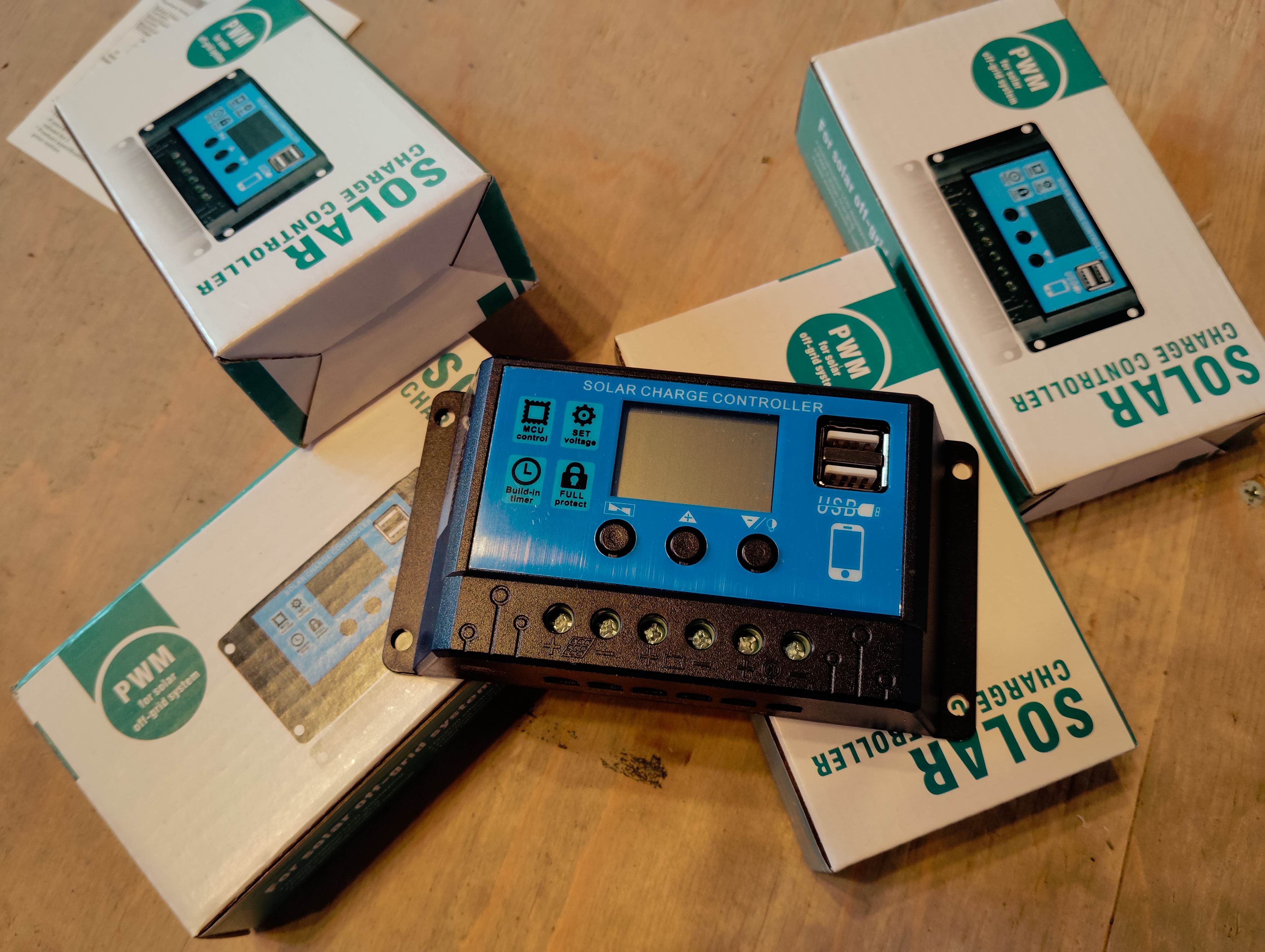 積み上げた激安PWMチャージコントローラー